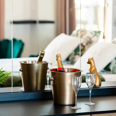 Le Naia Jardin D'eden - Couple Only - Piscine - Jacuzzi - Parking - Village Naturiste Apartment *